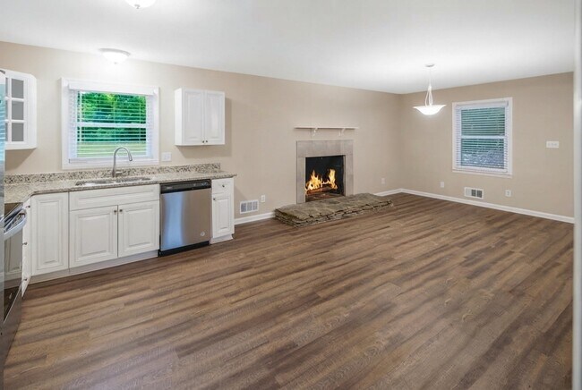 Building Photo - 3917 Amsbury Dr