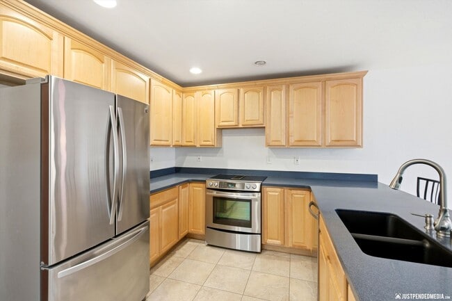 Building Photo - 18625 S Lowrie Loop