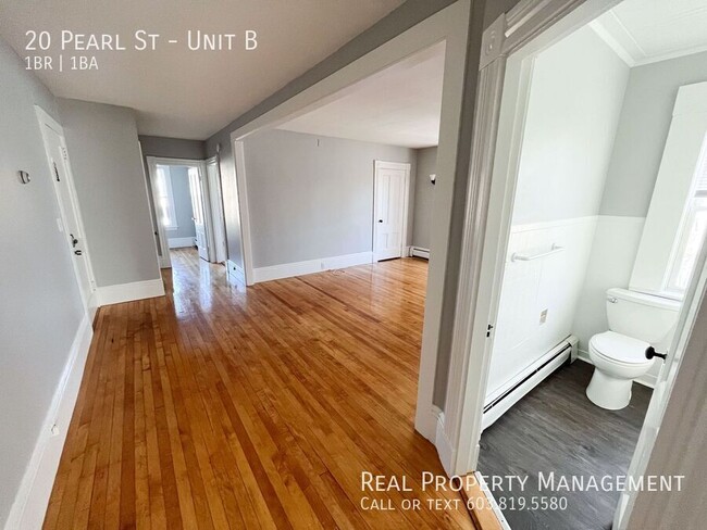 Building Photo - Updated Apartment W/ Office Space - Move I...