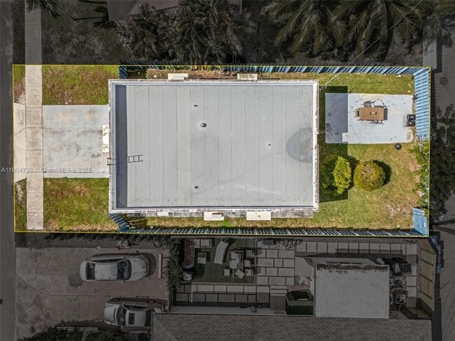 Building Photo - 1639 Hayes St