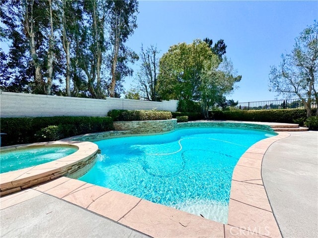 Building Photo - 5 Golden Bear Ct