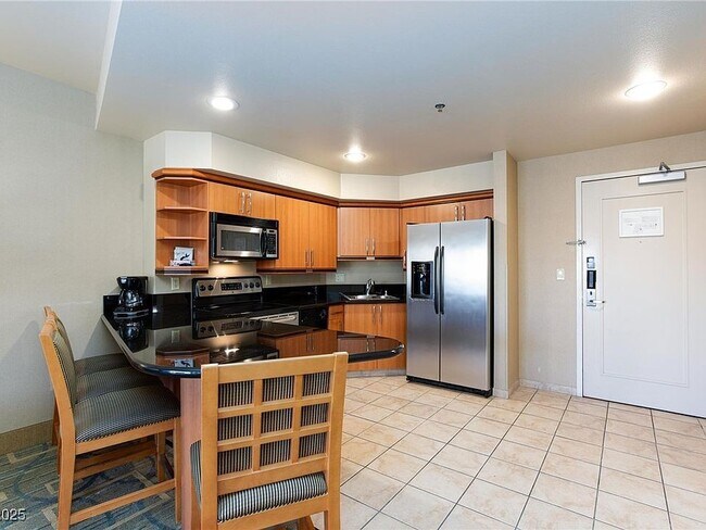 Building Photo - 211 E Flamingo Rd