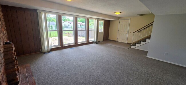 Building Photo - 11864 Featherwood Dr