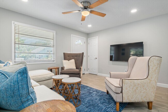 Building Photo - Safety Harbor Jewel!