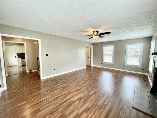 Building Photo - 3 Bed, 2 Bath Nest in Hope Mills