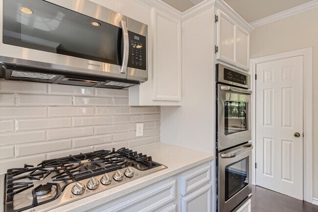 Building Photo - 4BD/3BA HOME IN SHADY HOLLOW ON CUL-DE-SAC!