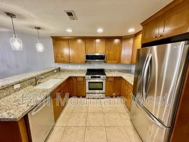 Building Photo - 88 S 900 E
