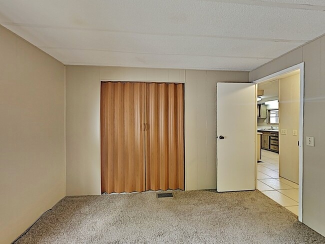 Building Photo - 532 W Plantation Blvd