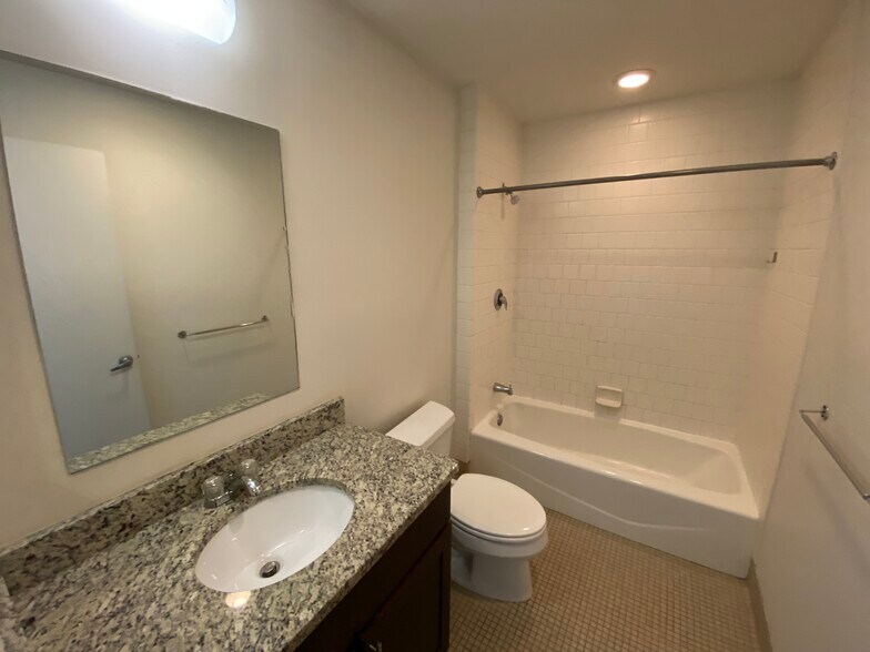 Building Photo - 117 E Berkeley St