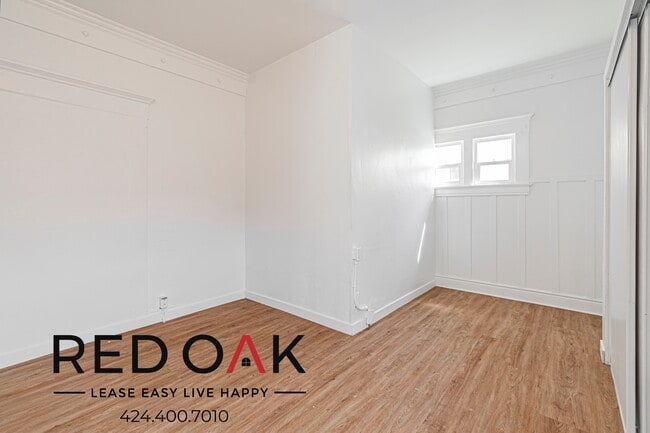 Building Photo - 617 S Soto St