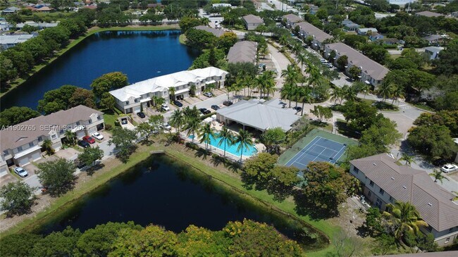 Building Photo - 2000 Freeport Dr