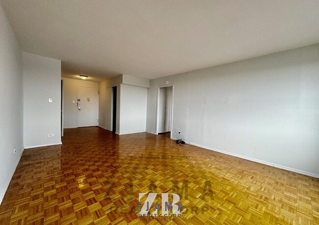 Building Photo - 160 Parkside Ave
