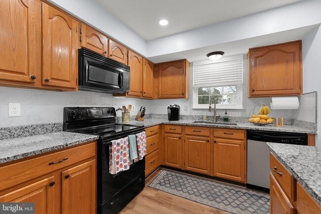 Building Photo - 15728 Beau Ridge Dr