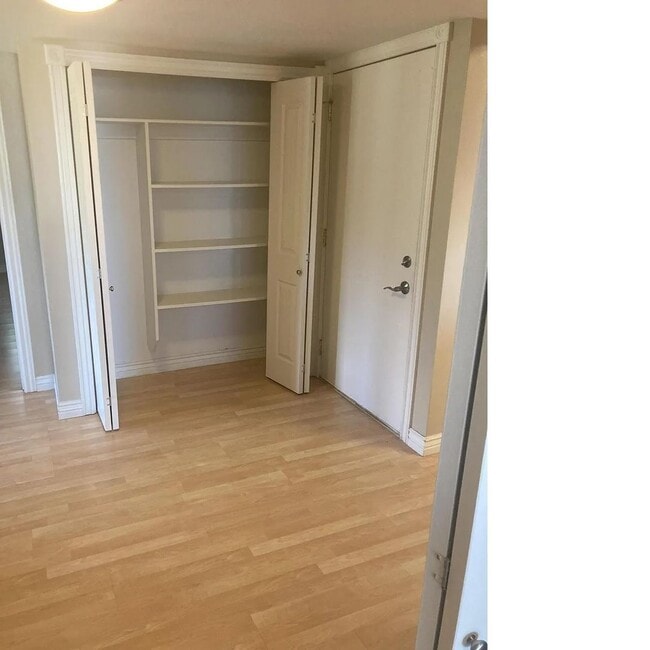 Building Photo - Lake Front Rental - Long term and utilities paid