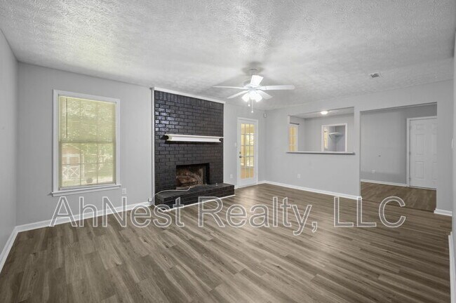 Building Photo - 50 Woodland Trce