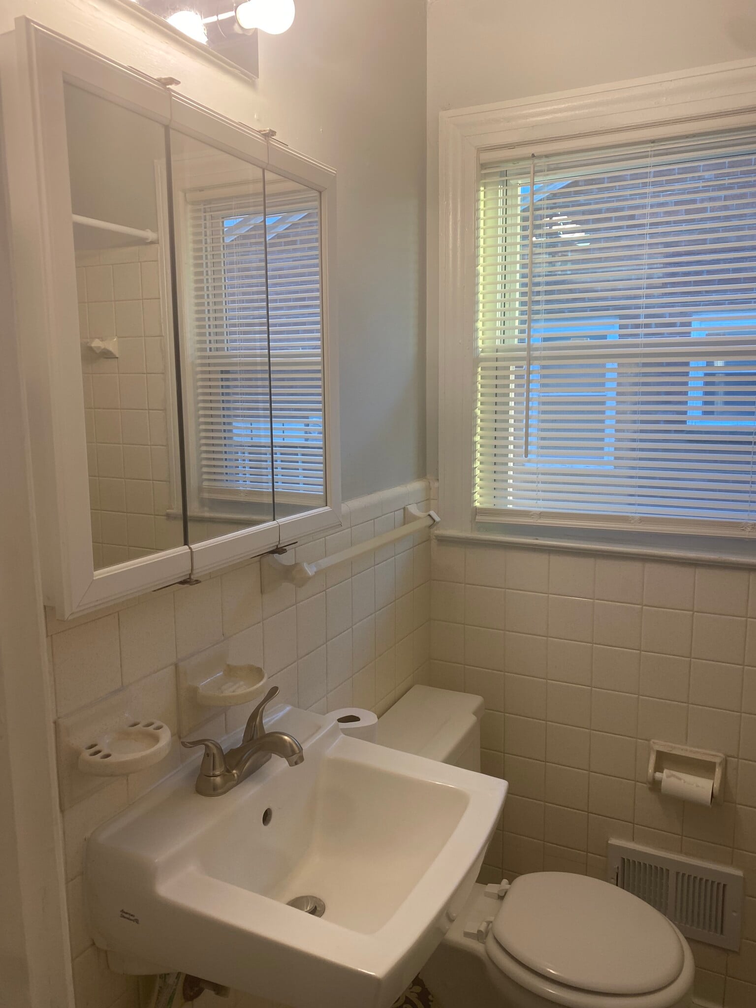 Building Photo - 507 S 7th St