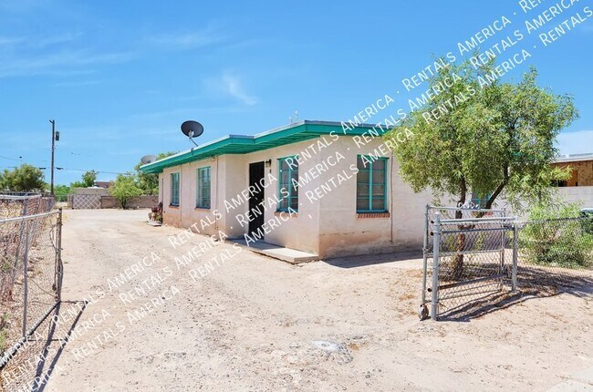 Building Photo - 219 W 28th St