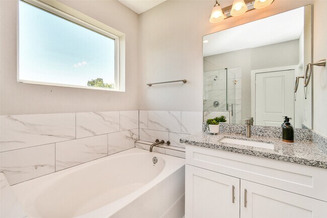 Building Photo - 1507 5th St