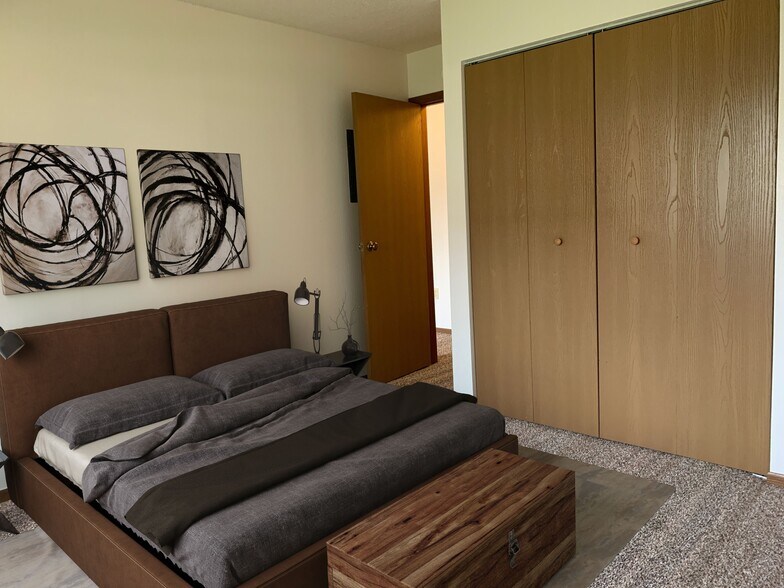 Building Photo - 1515 14th Ave E