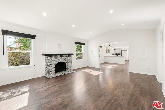 Building Photo - 6531 Arlington Ave