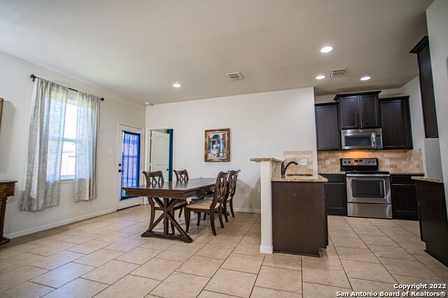Building Photo - 7715 Watersedge Cove