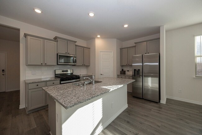 Building Photo - 1001 Marigold St