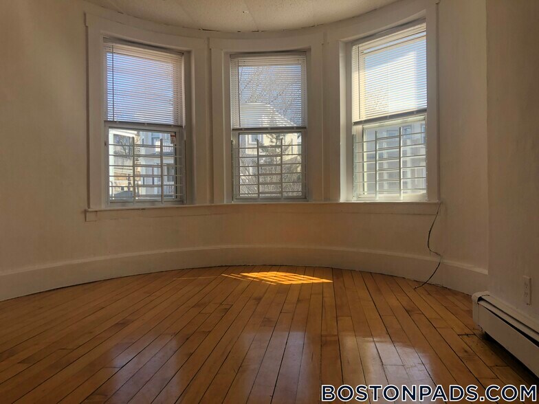 Building Photo - 270 Bowdoin St