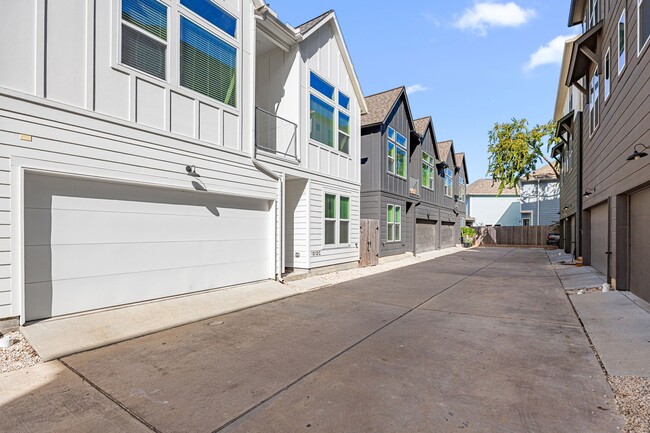 Building Photo - 1312 Heslep St