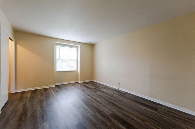 Building Photo - Green Hills Condo in the Georgetown