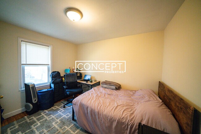 Building Photo - 4 Iroquois St