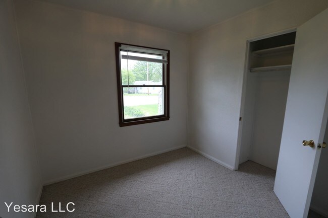 Building Photo - 121-123-123 Melrose Ct