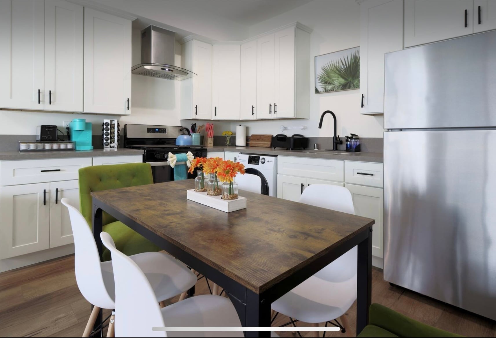 Building Photo - 2806 S Palm Grove Ave