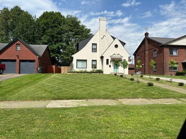 Primary Photo - 515 Woodlawn Rd