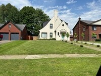 Building Photo - 515 Woodlawn Rd