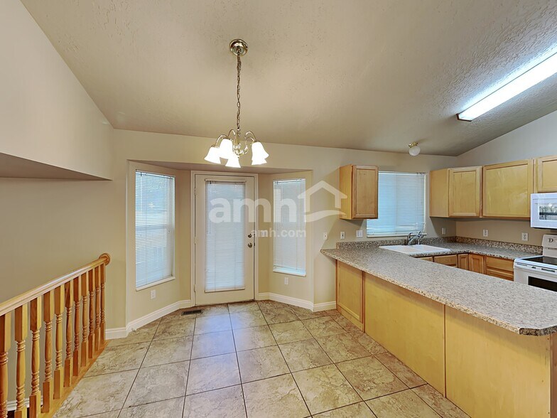 Building Photo - 308 S 1050 E