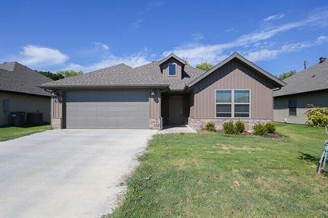 Building Photo - Beautiful Home in Rogers