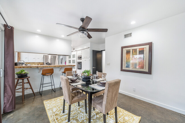 Dining room - 22349 Vanowen St