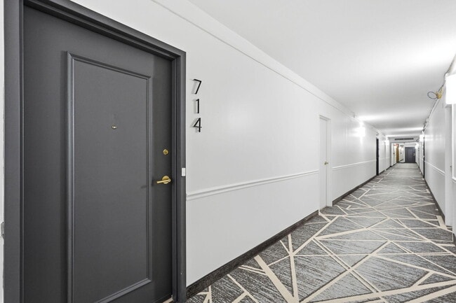Building Photo - 3450 S Ocean Blvd