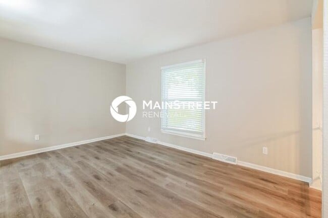 Building Photo - 3 Bedroom Pet-Friendly Home in Parkville, MO with Main Street Renewal