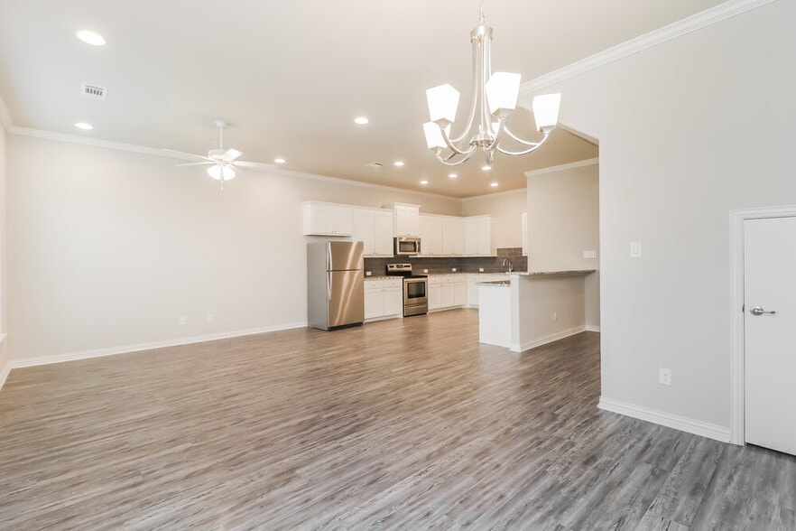 Building Photo - 1213 Summerset Ln