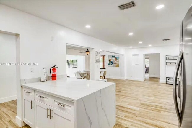 Building Photo - 2639 Monroe St