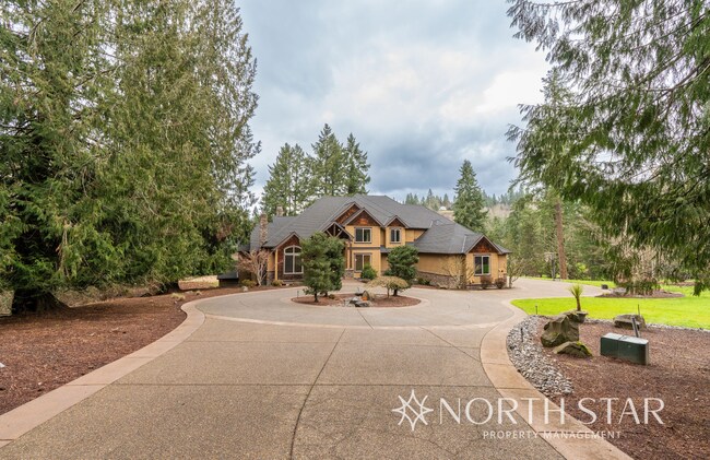 Building Photo - Gorgeous, Gated and Lake Front in Oregon City