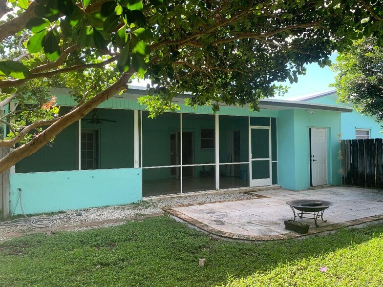 Building Photo - 8985 SW 149th Ter