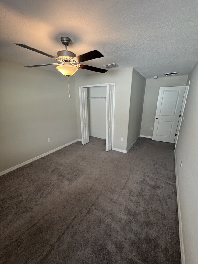 Building Photo - "Spacious 4-Bed Oasis with 2.5 Baths on Ra...