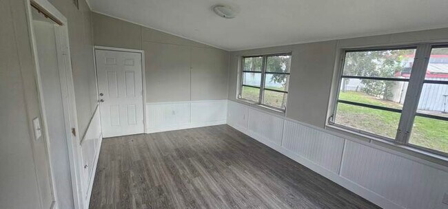 Building Photo - 1208 Lee St