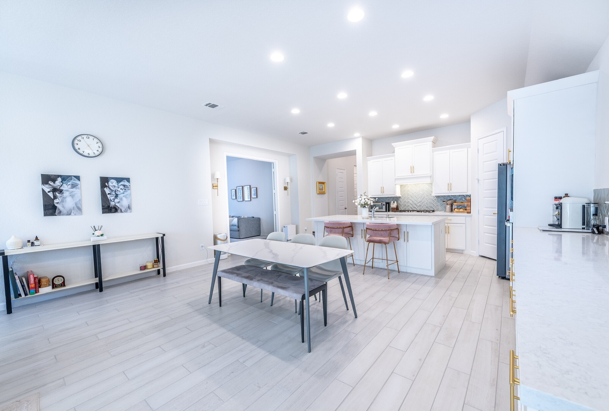 Building Photo - 14336 Apache Wls