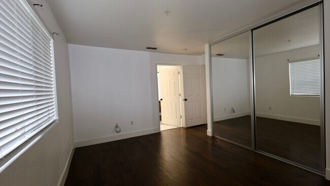 Building Photo - Very Nice 2 Bedroom and 2 Bathroom Apartment $2,450 + $125.00 WSG