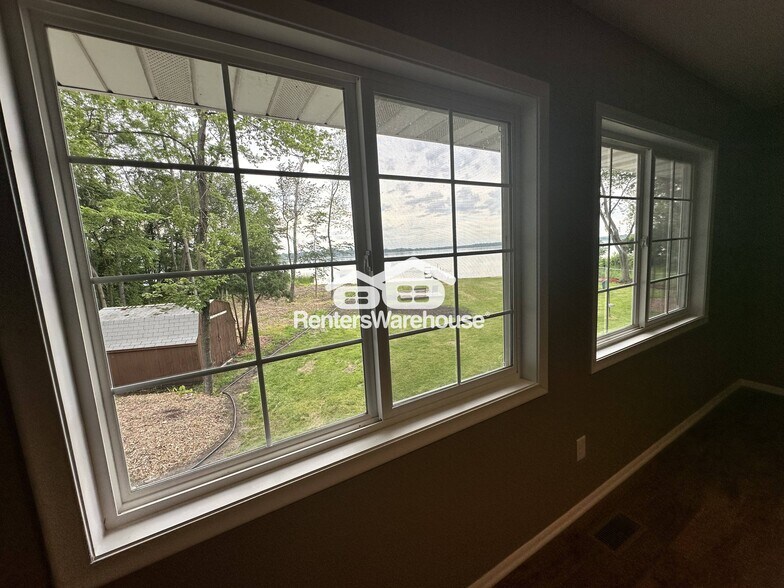 Building Photo - 3311 Interlachen Dr NE