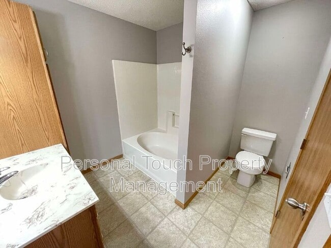 Building Photo - 2510 Amber Valley Ct S