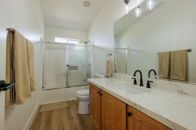 Building Photo - Beautiful 5 Bedroom 4 Bathroom with AMAZING VIEWS!!